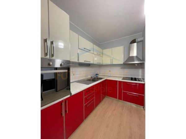 Tirane, jepet me qera apartament 2+1+BLK Kati 2, 108 m² 550 Euro (Rruga e Kavajes)