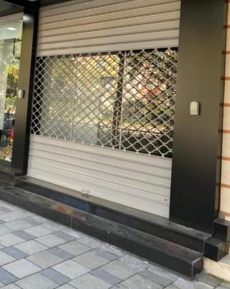 Tirane, jepet me qera dyqan Kati 0, 35 m² 600 Euro