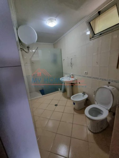 Tirane, jepet me qera apartament 2+1+BLK Kati 2, 112 m² 600 Euro (sheshi willson)