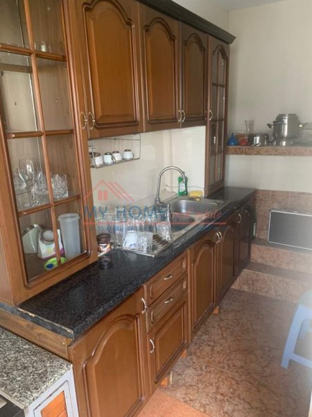Tirane, jepet me qera apartament 2+1+BLK Kati 2, 110 m² 300 Euro (Rruga Migjeni)