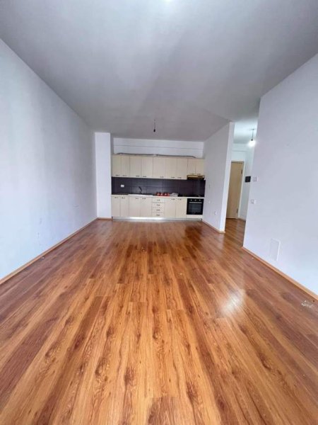 Tirane, jepet me qera apartament 1+1 Kati 7, 70 m² 350 Euro (Unaza E Re Astir)