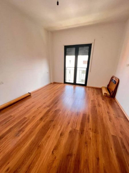 Tirane, jepet me qera apartament 1+1 Kati 7, 70 m² 350 Euro (Unaza E Re Astir)