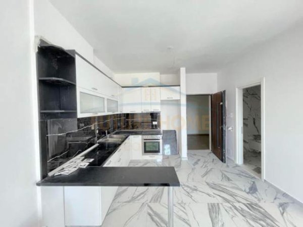 Tirane, jepet me qera apartament 1+1 Kati 9, 60 m² 260 Euro (Yzberisht)