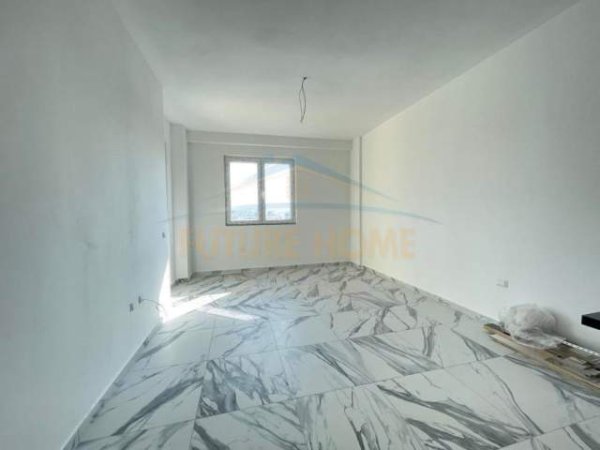 Tirane, jepet me qera apartament 1+1 Kati 9, 60 m² 260 Euro (Yzberisht)