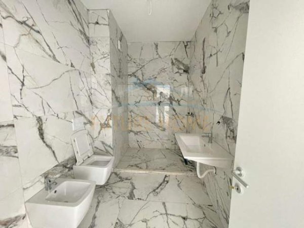 Tirane, jepet me qera apartament 1+1 Kati 9, 60 m² 260 Euro (Yzberisht)