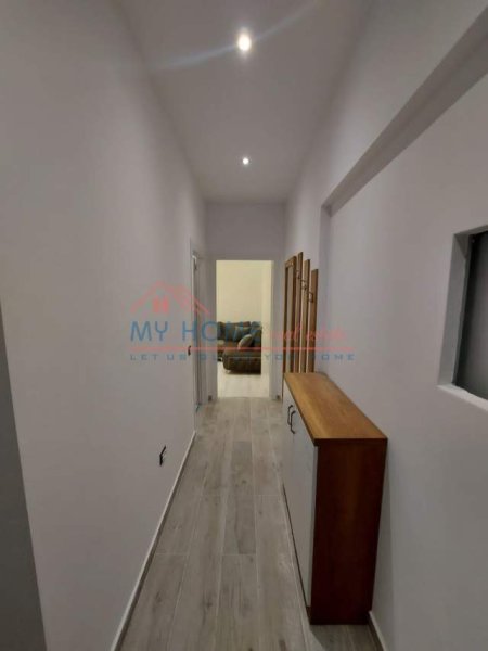 Tirane, jepet me qera apartament 1+1 Kati 3, 50 m² 400 Euro (rruga Bardhyl)