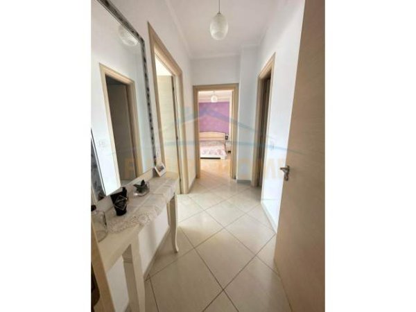 Tirane, jepet me qera apartament 2+1 Kati 7, 110 m² 500 Euro (Don Bosko)