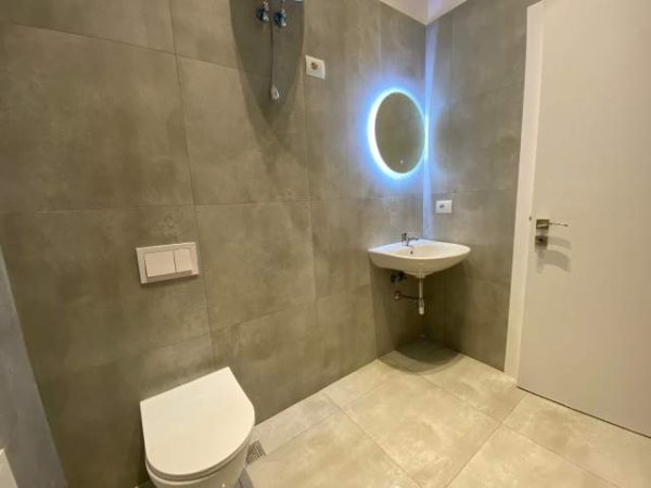 Tirane, jepet me qera dyqan Kati 0, 60 m² 850 Euro