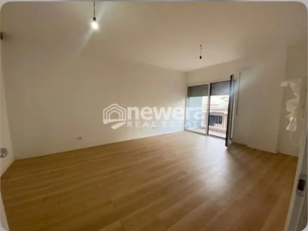 Tirane, jepet me qera apartament 1+1+BLK Kati 2, 65 m² 300 Euro (Komuna e parisit)