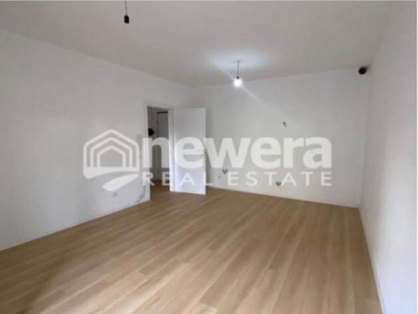 Tirane, jepet me qera apartament 1+1+BLK Kati 2, 65 m² 300 Euro (Komuna e parisit)