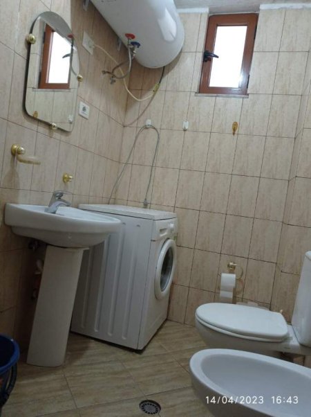 Tirane, jepet me qera apartament 1+1 Kati 1, 40 m² 14.500 Leke (Kristaq Antoniu)