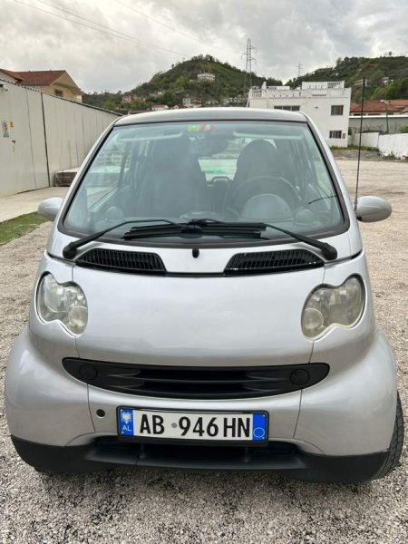 Tirane, shitet makine smart Fortwo Viti 2007, 2.500 Euro