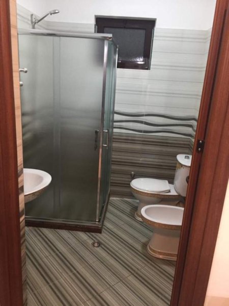 Tirane, jepet me qera shtepi 1+1+A+BLK Kati 1, 60 m² 27.000 Leke (Sadie petrela)