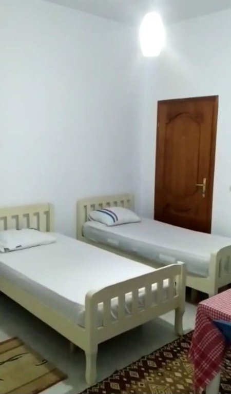 Tirane, jepet me qera garsonier 1+1 Kati 1, 40 m² 20.000 Leke (Pran Spitalit Amerikan 2)