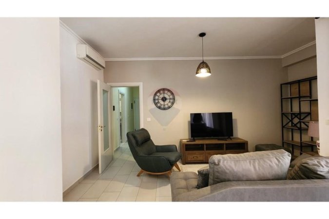 Tirane, jepet me qera apartament 2+1 Kati 3, 100 m² 800 € 