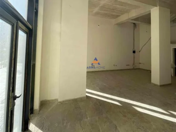 Tirane, jepet me qera ambjent biznesi Kati 0, 70 m² 1.000 € (GREEN CITY,ASTIR)