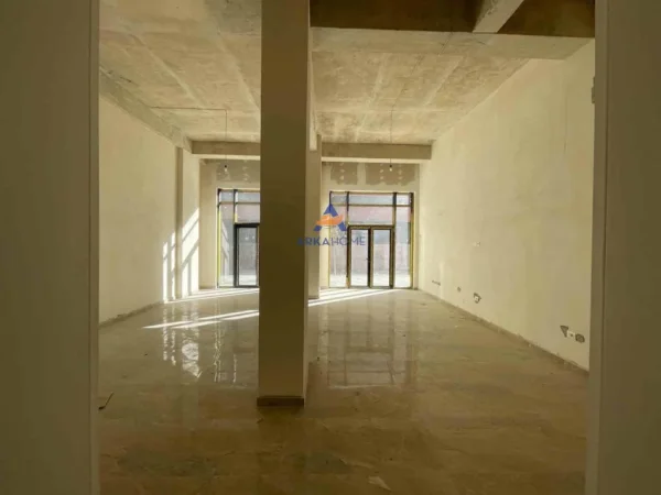 Tirane, jepet me qera ambjent biznesi Kati 0, 70 m² 1.000 € (GREEN CITY,ASTIR)