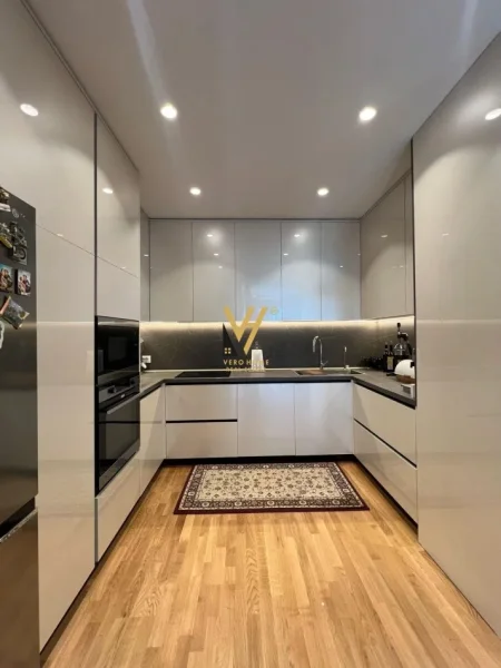 Tirane, jepet me qera apartament 2+1+Ballkon Kati 11, 150 m² 2.000 € (RRUGA E KOSOVAREVE)