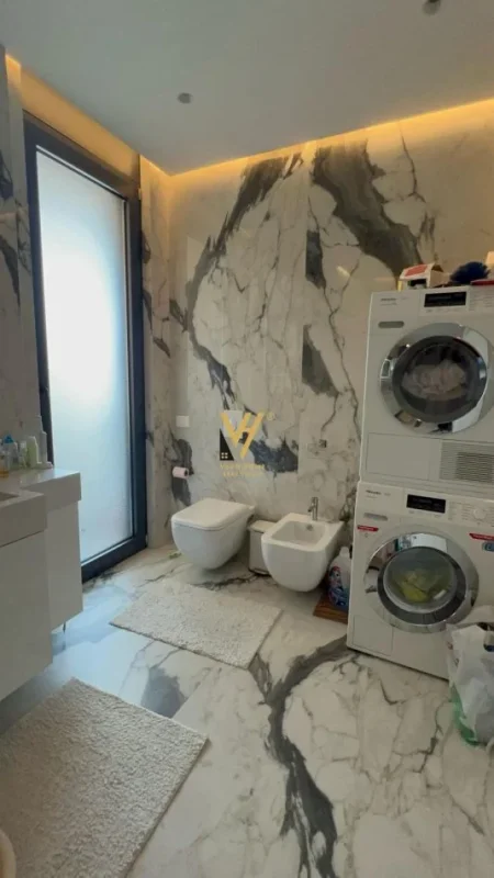 Tirane, jepet me qera apartament 2+1+Ballkon Kati 11, 150 m² 2.000 € (RRUGA E KOSOVAREVE)