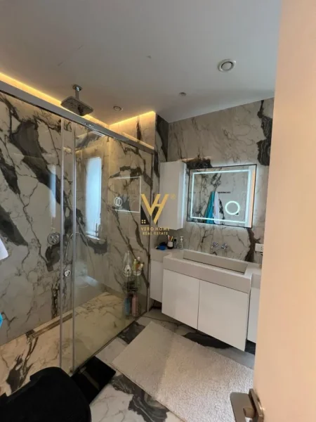 Tirane, jepet me qera apartament 2+1+Ballkon Kati 11, 150 m² 2.000 € (RRUGA E KOSOVAREVE)