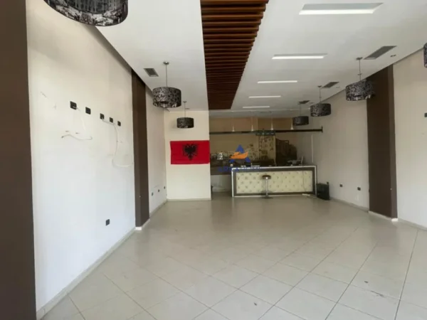 Tirane, jepet me qera ambjent biznesi Kati 0, 70 m² 509 € (PRANE RRUGES MISTO MAME,YZBERISHT)