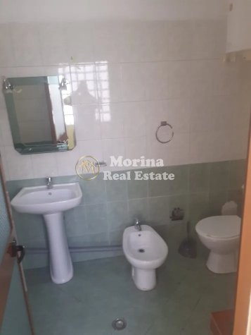 Tirane, jepet me qera shtepi 2+1 Kati 3, 80 m² 580 € (Don Bosko)