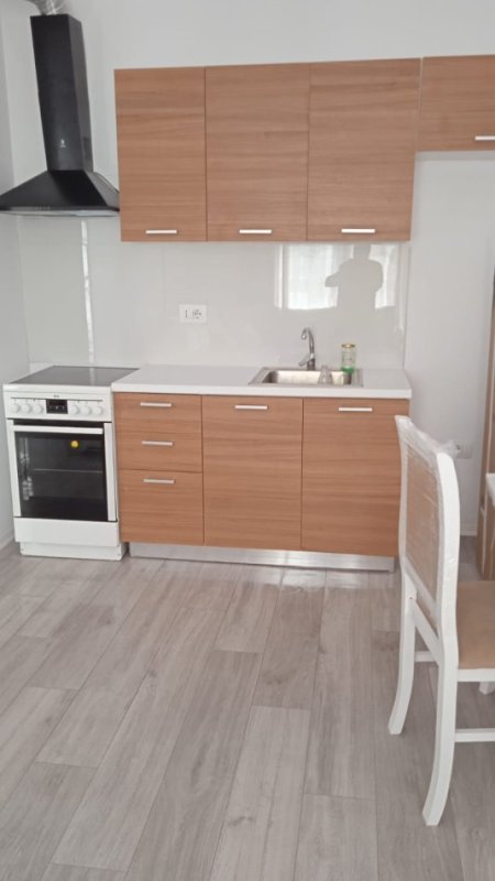 Tirane, jepet me qera apartament 1+1+Ballkon Kati 5, 62 m² 350 € (rruga BEDRI karapici)