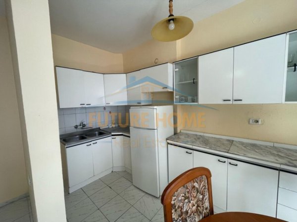 Tirane, jepet me qera apartament 2+1 Kati 4, 93 m² 550 € (Vasil Shanto Rruga &quot;Viktor Eftemiu&quot;)
