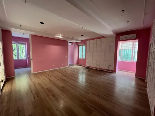 Tirane, jap me qera ambjent biznesi Kati 2, 120 m² 1.500 € (rruga gjin bue shpata)