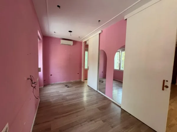 Tirane, jap me qera ambjent biznesi Kati 2, 120 m² 1.500 € (rruga gjin bue shpata)