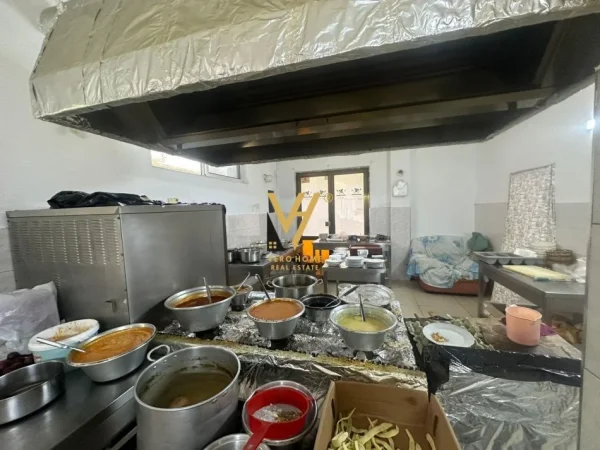 Tirane, shitet bar-resorant Kati 0, 410 m² 300.000 € (QYTET STUDENTI)