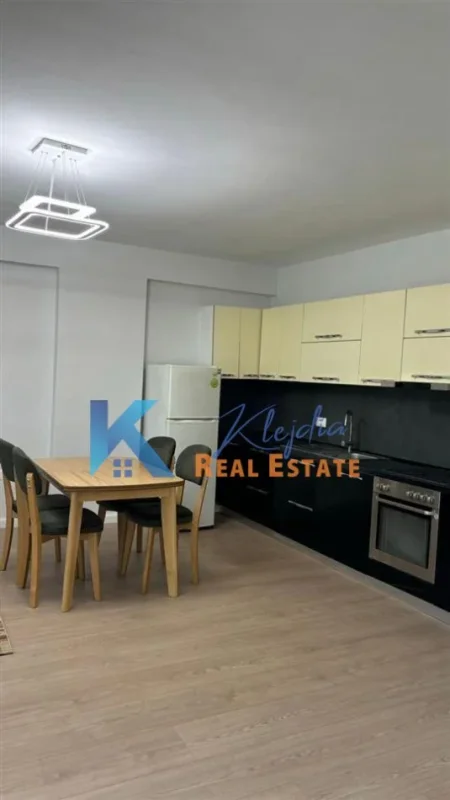Tirane, jap me qera apartament 1+1+Ballkon Kati 2, 67 m² (Rruga 5 Maji)