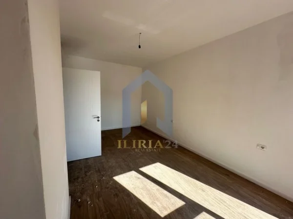 Tirane, shes apartament 1+1+Ballkon Kati 4, 78 m² 105.000 € 