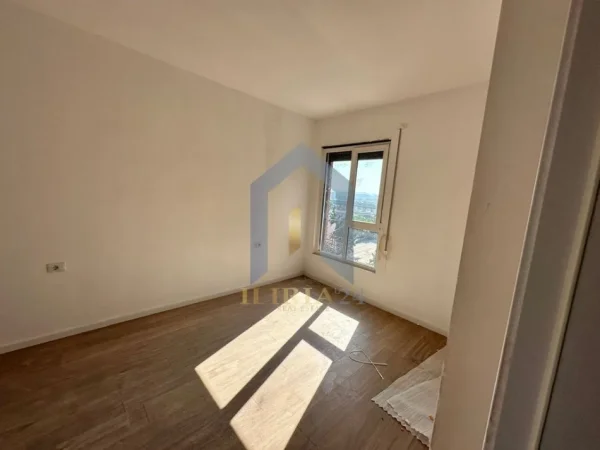 Tirane, shes apartament 1+1+Ballkon Kati 4, 78 m² 105.000 € 