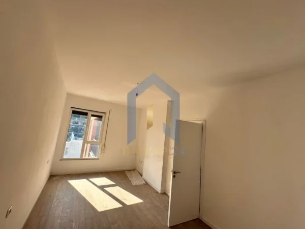 Tirane, shes apartament 1+1+Ballkon Kati 4, 78 m² 105.000 € 