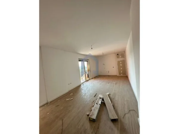 Tirane, shes apartament 1+1+Ballkon Kati 4, 78 m² 105.000 € 