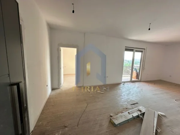 Tirane, shes apartament 1+1+Ballkon Kati 4, 78 m² 105.000 € 