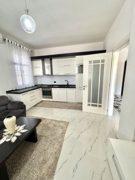 Tirane, jepet me qera Vile 3+1+Aneks+Ballkon Kati 2, 174 m² 750 € (Mbi Kompleksin Marga Kontakt)