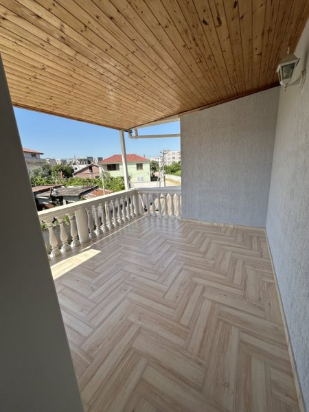 Tirane, jepet me qera Vile 3+1+Aneks+Ballkon Kati 2, 174 m² 750 € (Mbi Kompleksin Marga Kontakt)