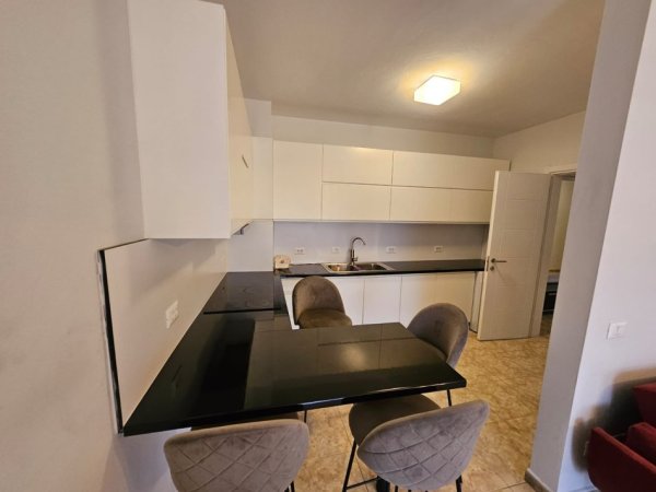 Tirane, jepet me qera apartament 2+1 Kati 6, 100 m² 600 € 
