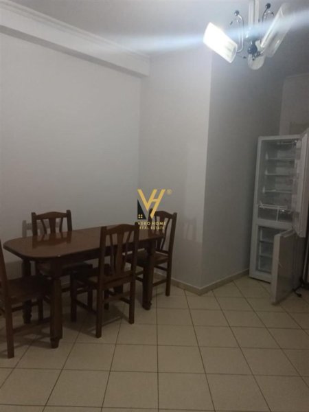 Tirane, jepet me qera apartament 2+1+Ballkon Kati 2, 90 m² 430 € (ASTIR)