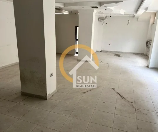 Shkoder, shitet ambjent biznesi Kati 1, 100 m² (QENDER)