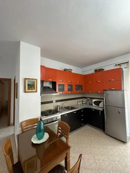 Tirane, jepet me qera apartament 1+1+Ballkon Kati 8, 75 m² 550 € (Don Bosko)