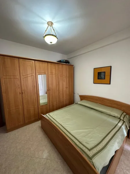Tirane, jepet me qera apartament 1+1+Ballkon Kati 8, 75 m² 550 € (Don Bosko)