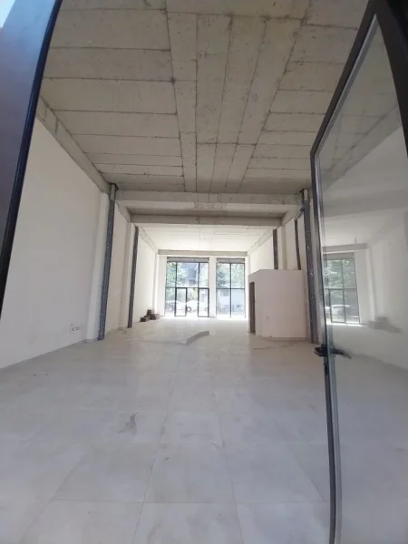 Tirane, shitet ambjent biznesi Kati 0, 158 m² 410.000 € (Kompleksi Urban Gate)