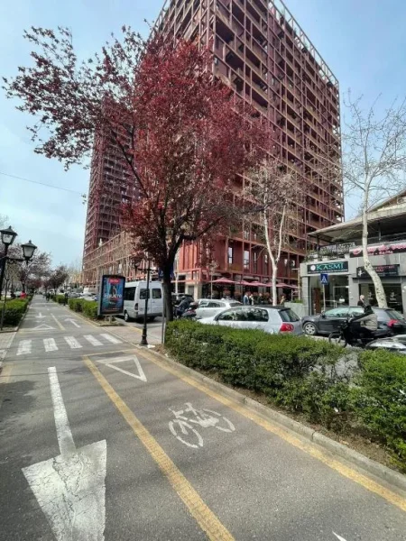 Tirane, jepet me qera ambjent biznesi Kati 1, 80 m² 1.400 € (Tirana Garden Building)