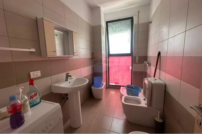 Tirane, jepet me qera apartament 1+1 Kati 3, 70 m² 400 € (Astir)