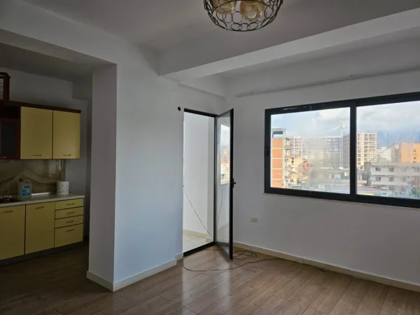 Shqiperi, jepet me qera apartament 2+1+Aneks+Ballkon Kati 8, 140 m² 400 € (Unaze e re)