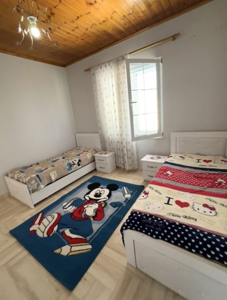 Tirane, jepet me qera Vile 3+1+Aneks+Ballkon Kati 2, 174 m² 750 € (Mbi Kompleksin Marga Kontakt)