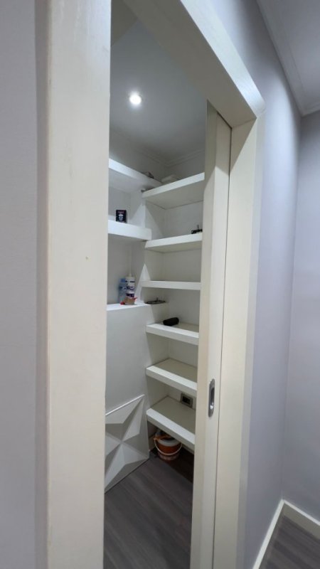 Tirane, jepet me qera ambjent biznesi Kati 1, 49 m² 700 € (Brryli)